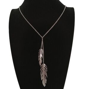 SILVERTONE 2 LEAF NECKLACE WITH‎ 3 1/4" EXTENDER BRAND UNKNOWN VGC